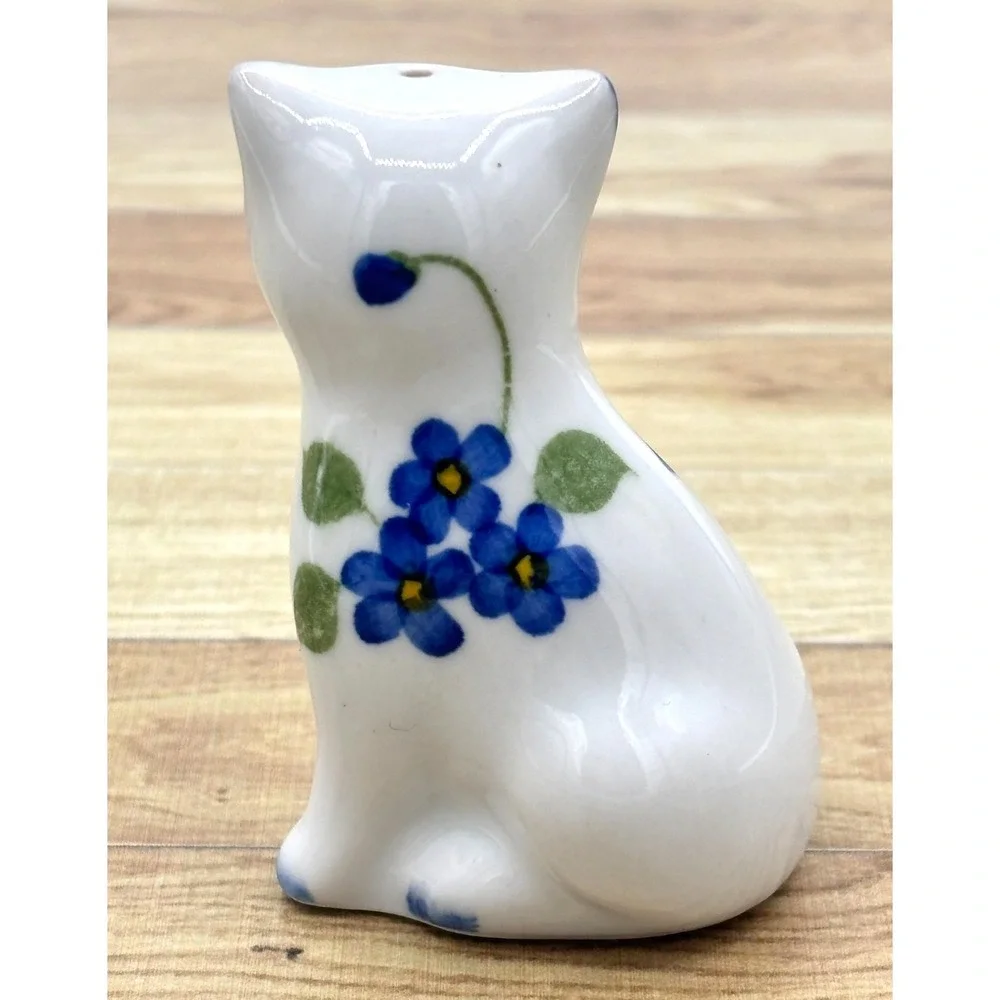 Andrea by Sadek Blue And White Cats Kitties Salt and Pepper Shakers and Tray Set